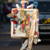 Carnaval de Guyane. Parade de Kourou 2017. Deguisement. Touloulou. Masques. Costumes. Marionnettes. Diables rouges. Noir marron. Neg marron. Balayeuses.