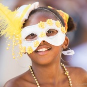 Carnaval de Guyane. Parade de Kourou 2017. Deguisement. Touloulou. Masques. Costumes. Marionnettes. Diables rouges. Noir marron. Neg marron. Balayeuses.