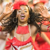 Carnaval de Guyane. Parade de Kourou 2017. Deguisement. Touloulou. Masques. Costumes. Marionnettes. Diables rouges. Noir marron. Neg marron. Balayeuses.