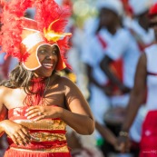 Carnaval de Guyane. Parade de Kourou 2017. Deguisement. Touloulou. Masques. Costumes. Marionnettes. Diables rouges. Noir marron. Neg marron. Balayeuses.