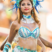 Carnaval de Guyane. Parade de Kourou 2017. Deguisement. Touloulou. Masques. Costumes. Marionnettes. Diables rouges. Noir marron. Neg marron. Balayeuses.