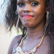 Carnaval de Guyane. Parade de Kourou 2017. Deguisement. Touloulou. Masques. Costumes. Marionnettes. Diables rouges. Noir marron. Neg marron. Balayeuses.