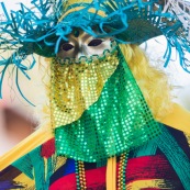 Carnaval de Guyane. Parade de Kourou 2017. Deguisement. Touloulou. Masques. Costumes. Marionnettes. Diables rouges. Noir marron. Neg marron. Balayeuses.