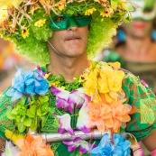 Carnaval de Guyane. Parade de Kourou 2017. Deguisement. Touloulou. Masques. Costumes. Marionnettes. Diables rouges. Noir marron. Neg marron. Balayeuses.