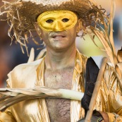 Carnaval de Guyane. Parade de Kourou 2017. Deguisement. Touloulou. Masques. Costumes. Marionnettes. Diables rouges. Noir marron. Neg marron. Balayeuses.