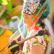 Carnaval de Guyane. Parade de Kourou 2017. Deguisement. Touloulou. Masques. Costumes. Marionnettes. Diables rouges. Noir marron. Neg marron. Balayeuses.