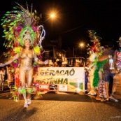 Carnaval de Guyane. Parade de Cayenne. Deguisement. Touloulou. Masques. Costumes. Marionnettes. Diables rouges. Noir marron. Neg marron. Balayseuses.