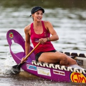 Course de pirogue en Guyane a Montsinery tonnegrande. P12 et P4 (12 places et 4 places). Organise par le club de canoe kayak et pirogue de Cayenne (ASPAG). Deguisements des equipages.